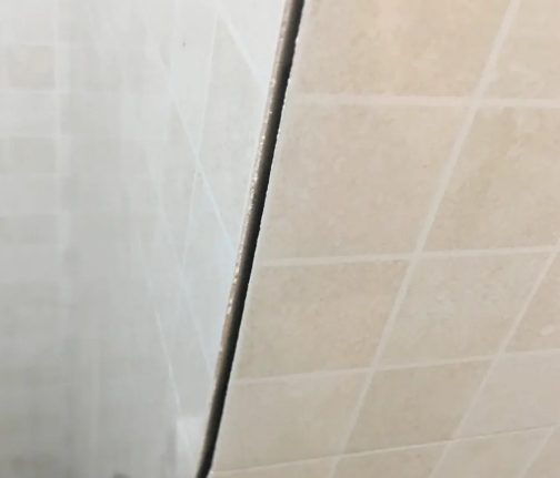 大城瓷砖空鼓维修公司分享阳台瓷砖脱落的修复过程可以分为以下几个步骤